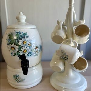 Vintage Ceramic Farmhouse Beverage Dispenser & Mug Set with Daisies